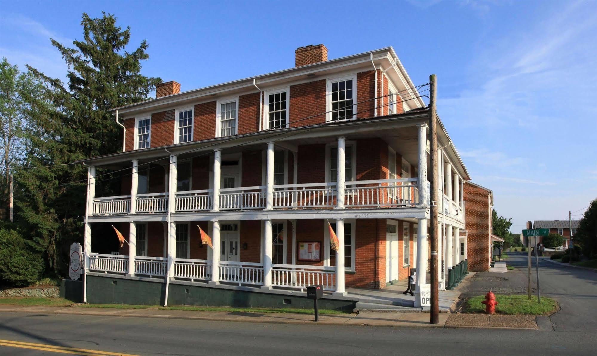 The Lafayette Inn & Restaurant Stanardsville Exterior photo